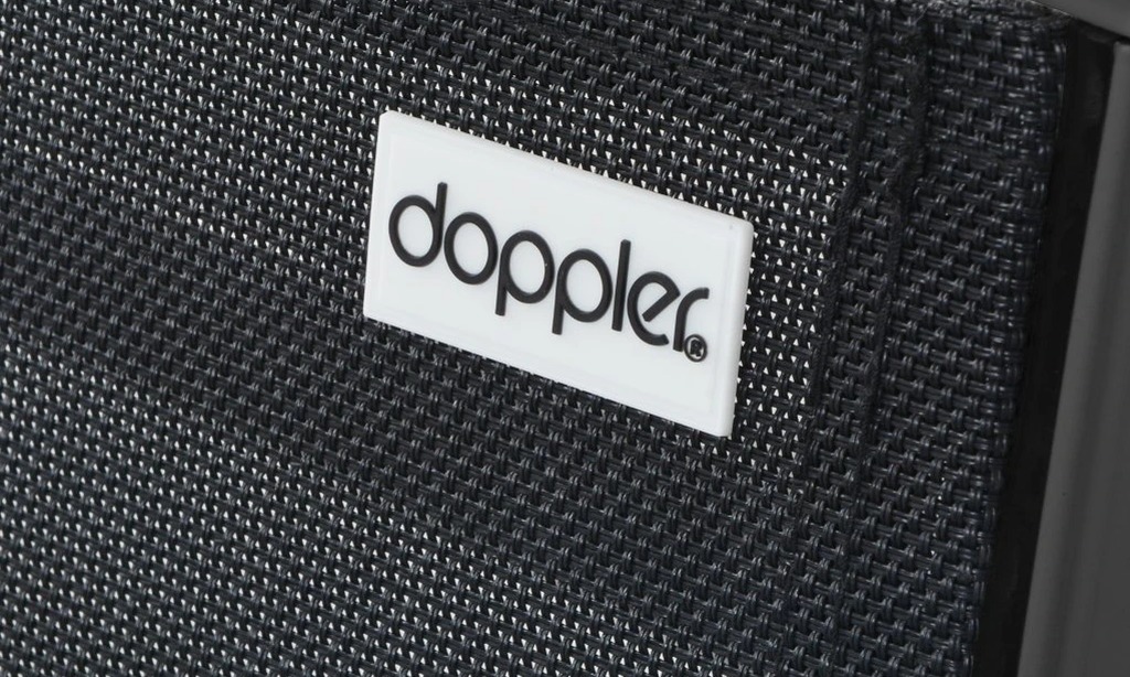 Detail textilního výpletu zahradního křesla EXPERT s logem Doppler